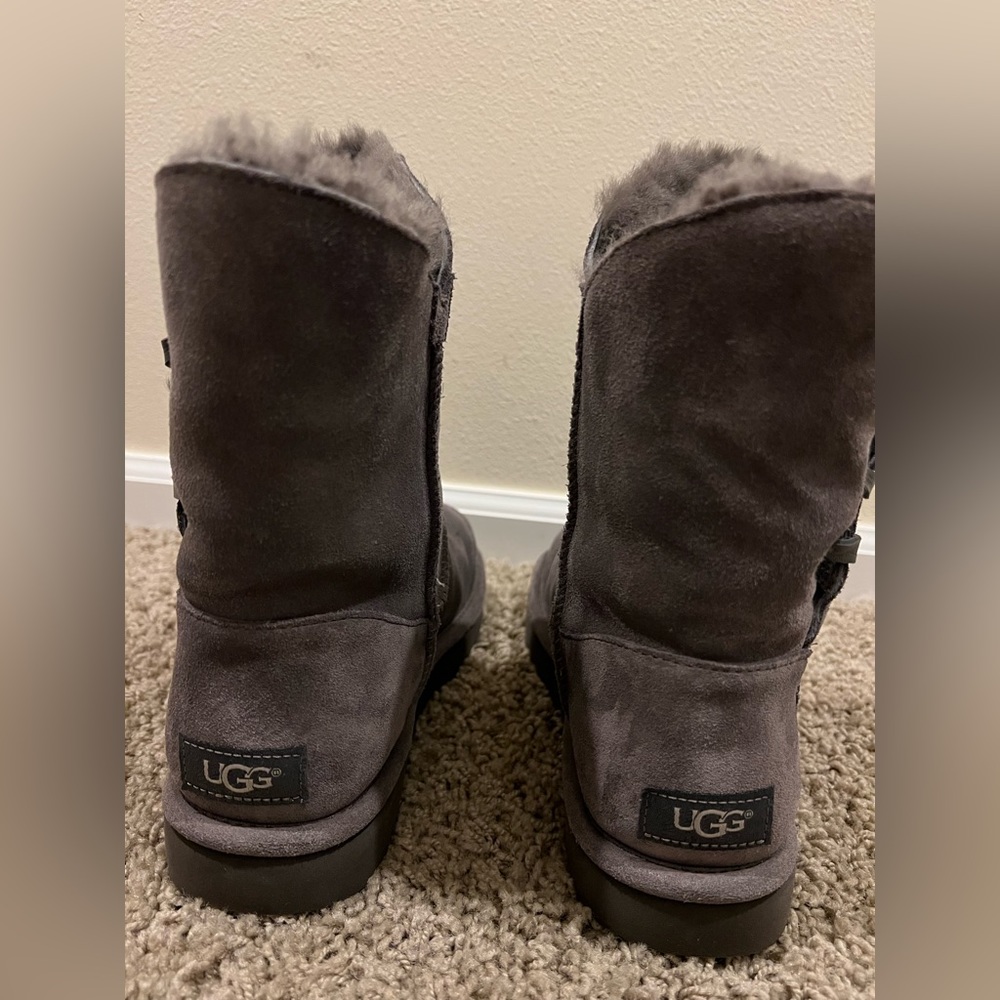 Grey Women Uggs.